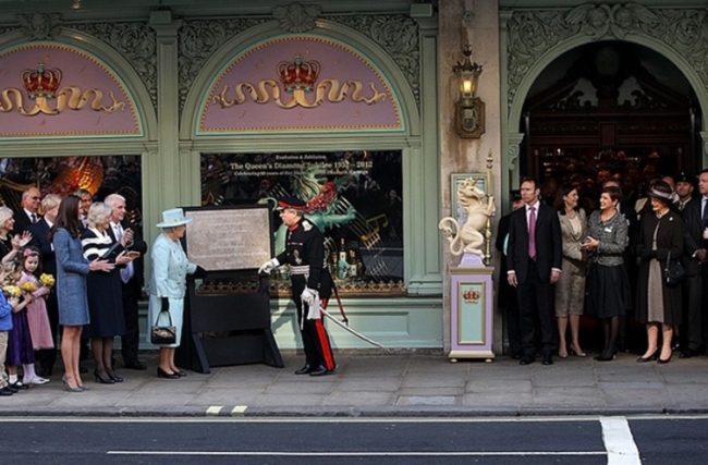 Vitrines de Natal de Londres PARTE 1 – Fortnum & Mason escolhe o tema “Juntos somos mais felizes”